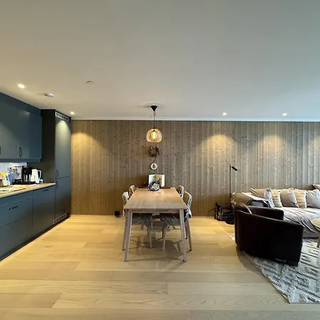 Exclusive And Cozy Area *