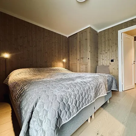 Exclusive And Cozy Area *