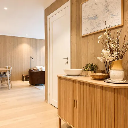 Exclusive And Cozy Area *