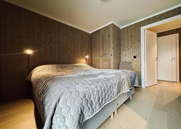 Exclusive And Cozy Area *