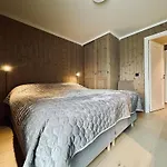 Exclusive And Cozy Area *